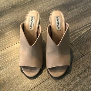 Steve Madden nude colored suede open toe shoes with chunky heel size 7.5